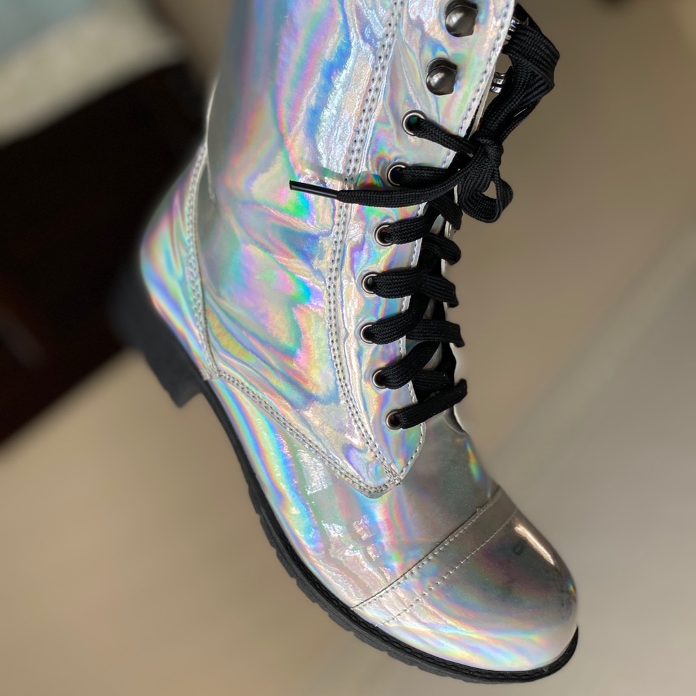 Holographic Boots